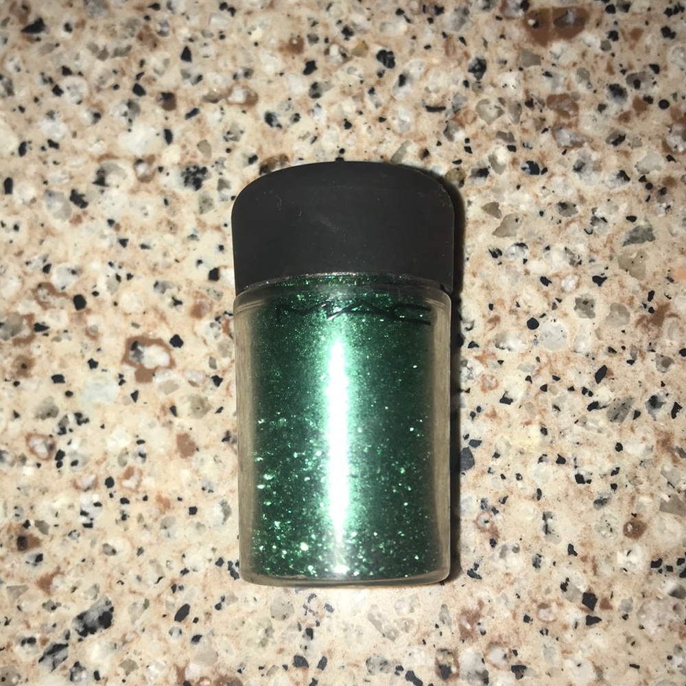 MAC “Emerald” glitter